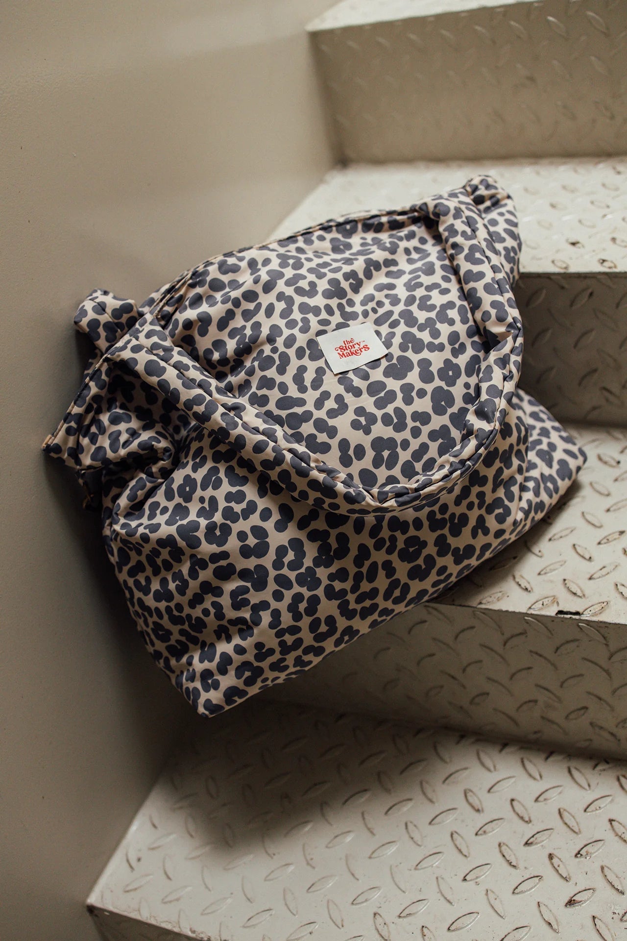 Large Dotty Mom Bag – Spacious, Sustainable, and Stylish